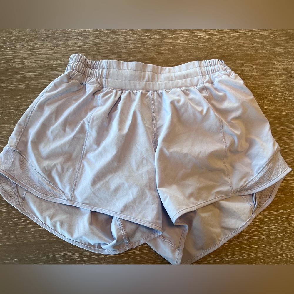 Lululemon Hotty Hot 4 inch Low-rise shorts in periwinkle blue size 6